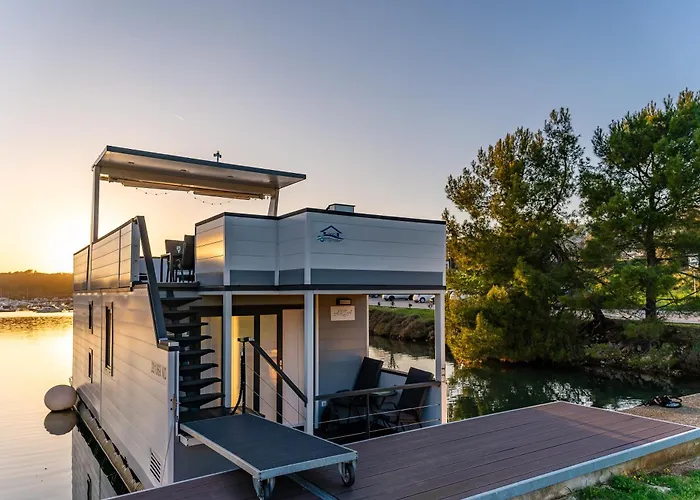 Floating House - Aria