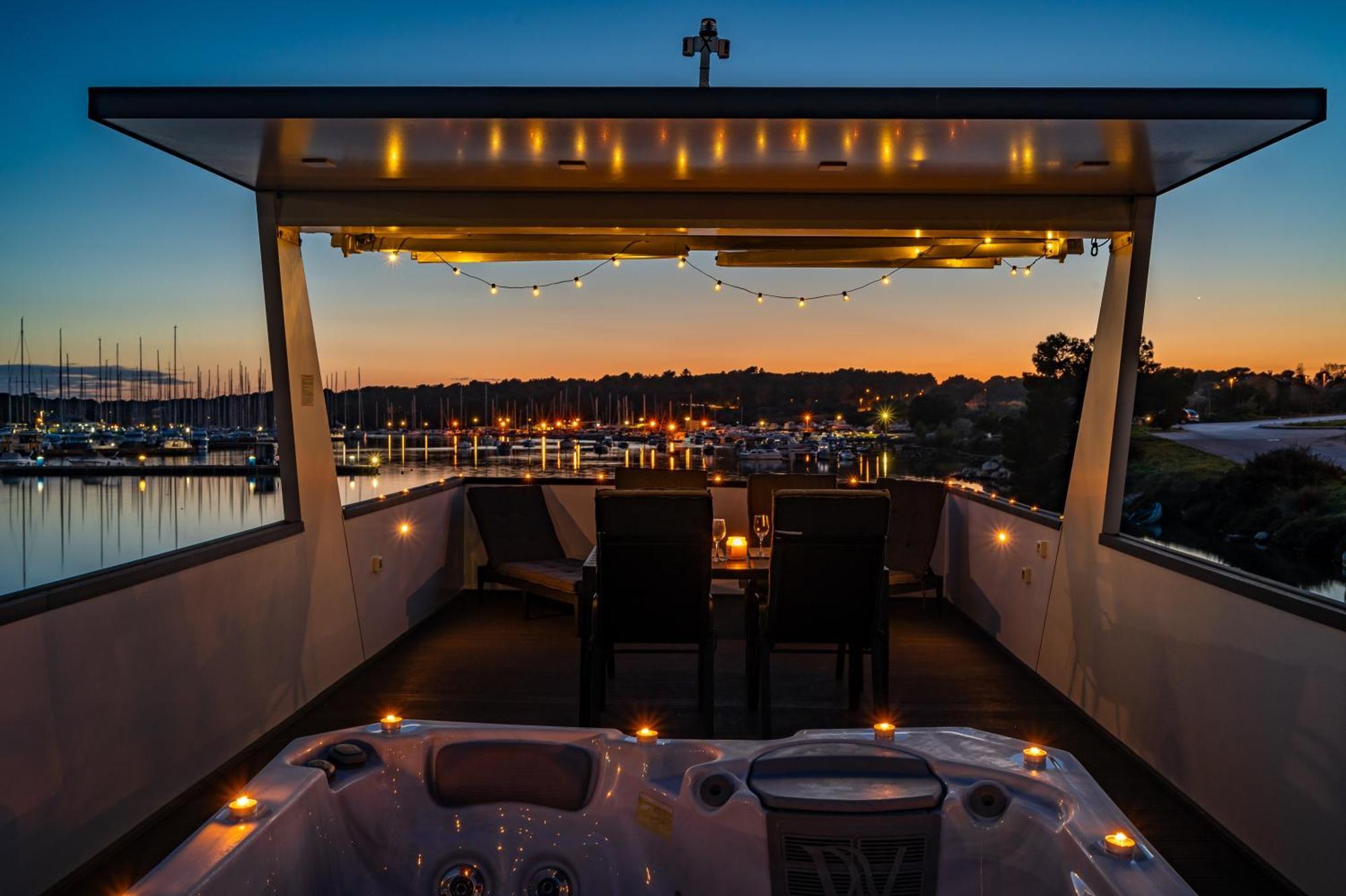Floating House - Aria * Pula