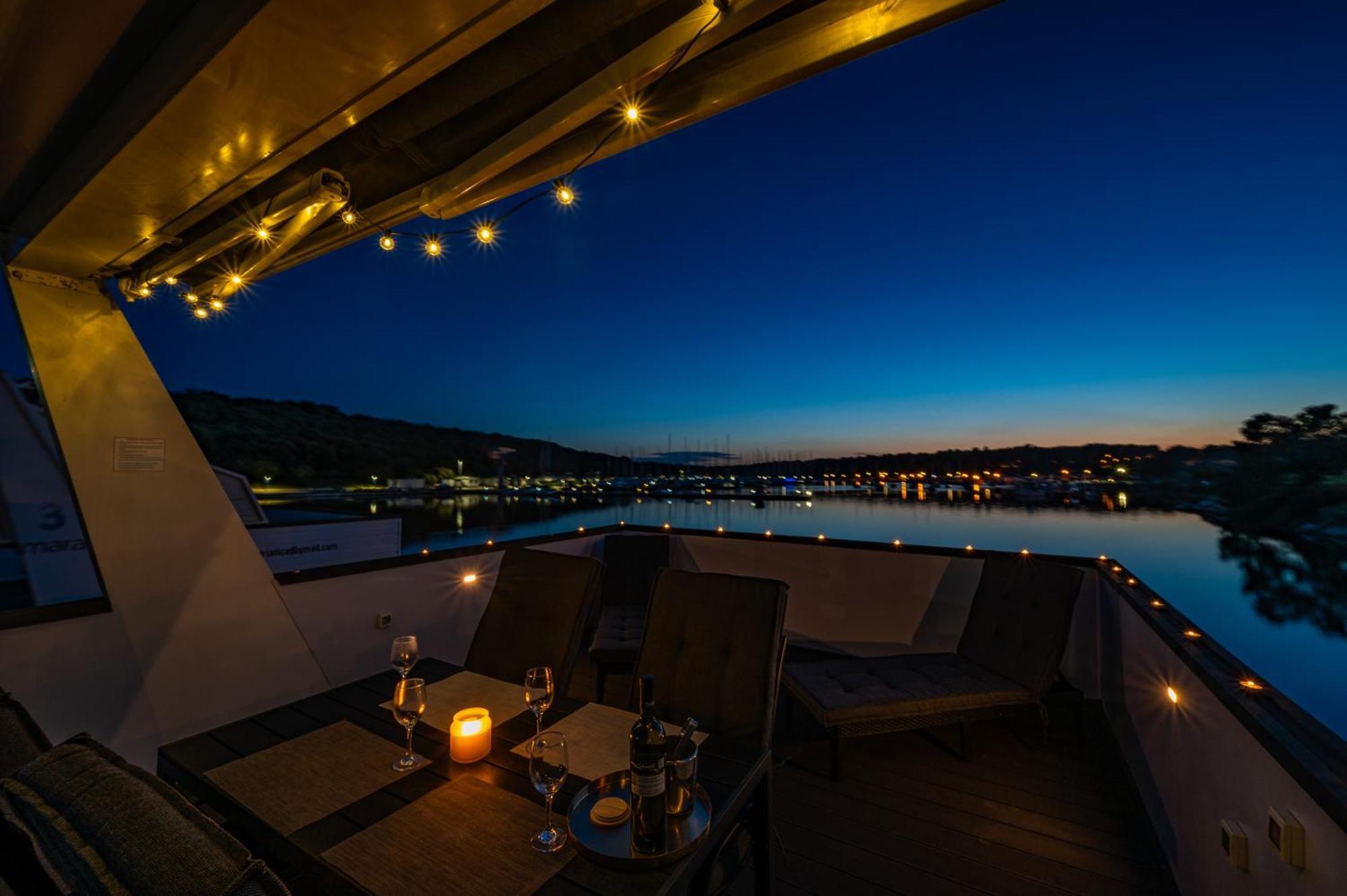 Apartment Floating House - Aria