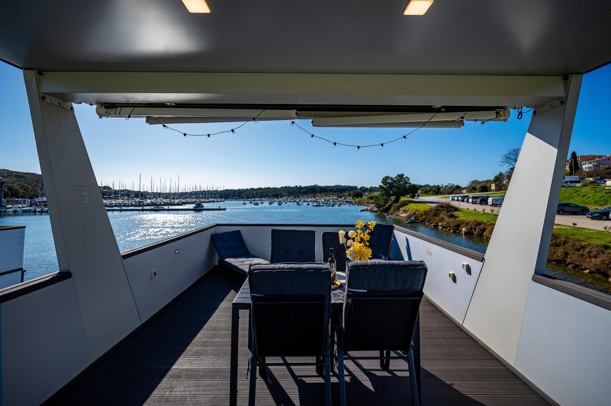 Apartment Floating House - Aria Pula