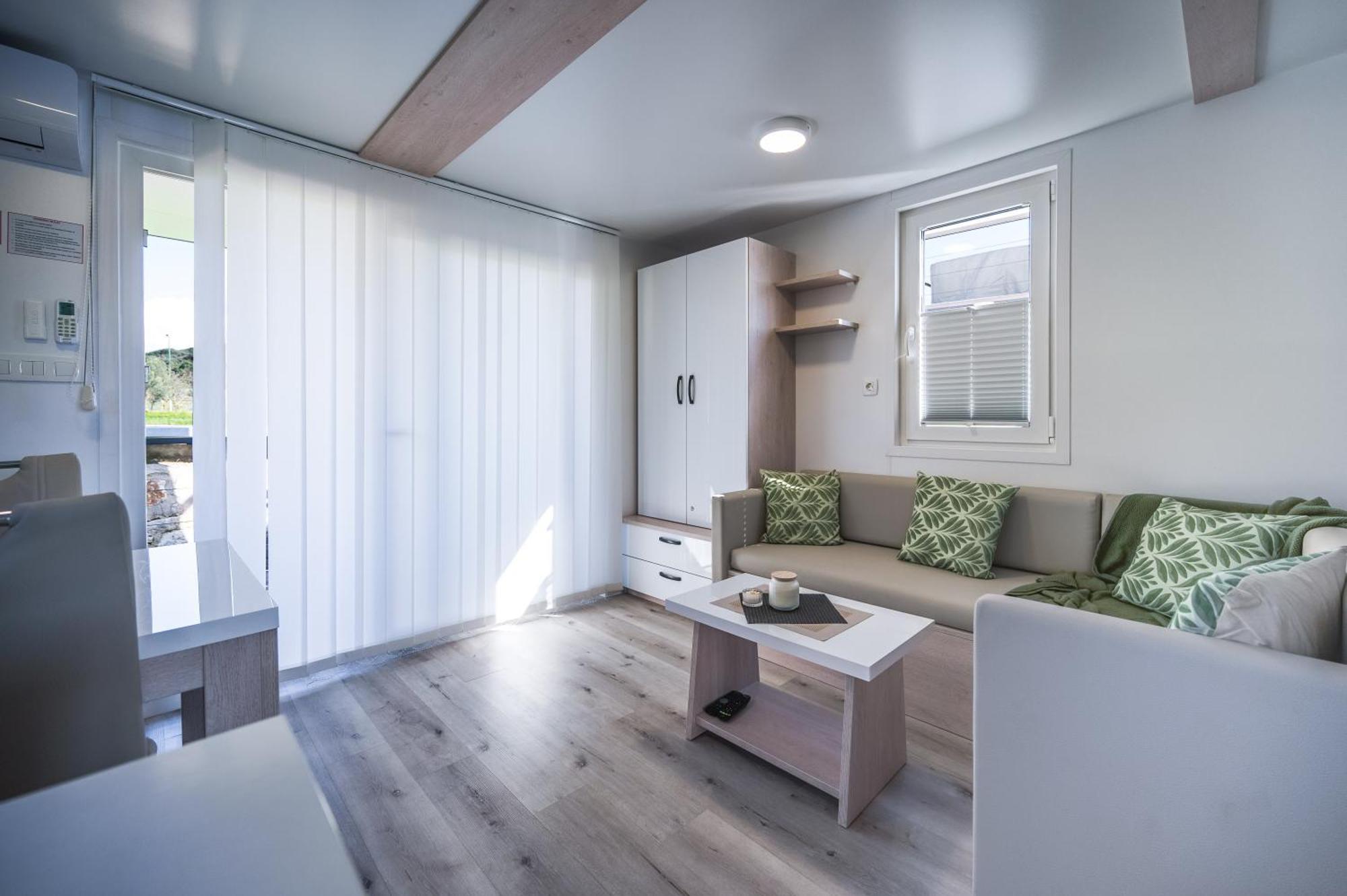 Floating House - Aria