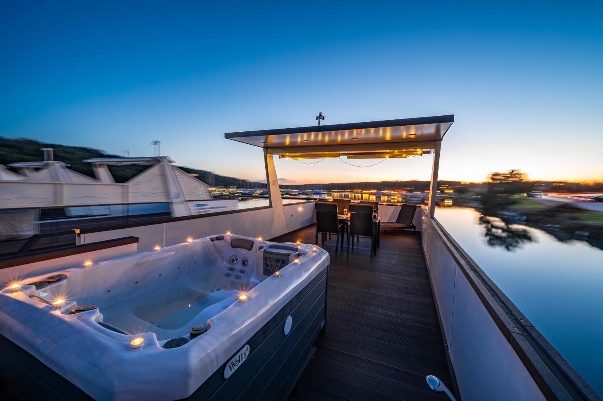 Apartman Floating House - Aria